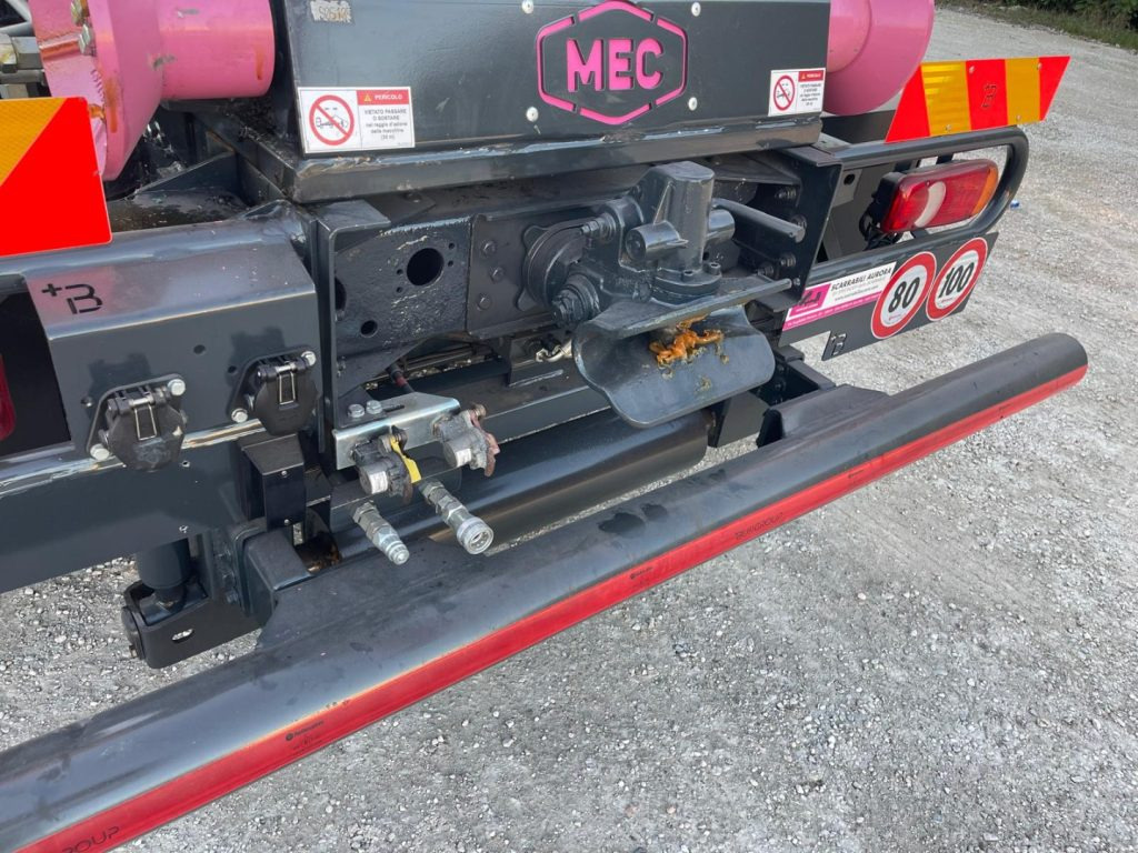 Hook lift truck IVECO EUROCARGO 160E32 CON SCARRABILE NUOVO