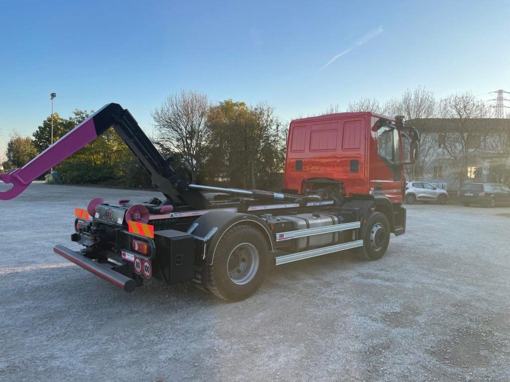 Hook lift truck IVECO EUROCARGO 160E32 CON SCARRABILE NUOVO