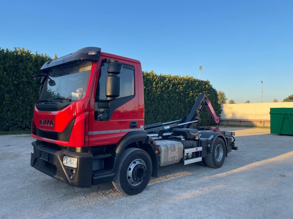 Hook lift truck IVECO EUROCARGO 160E32 CON SCARRABILE NUOVO