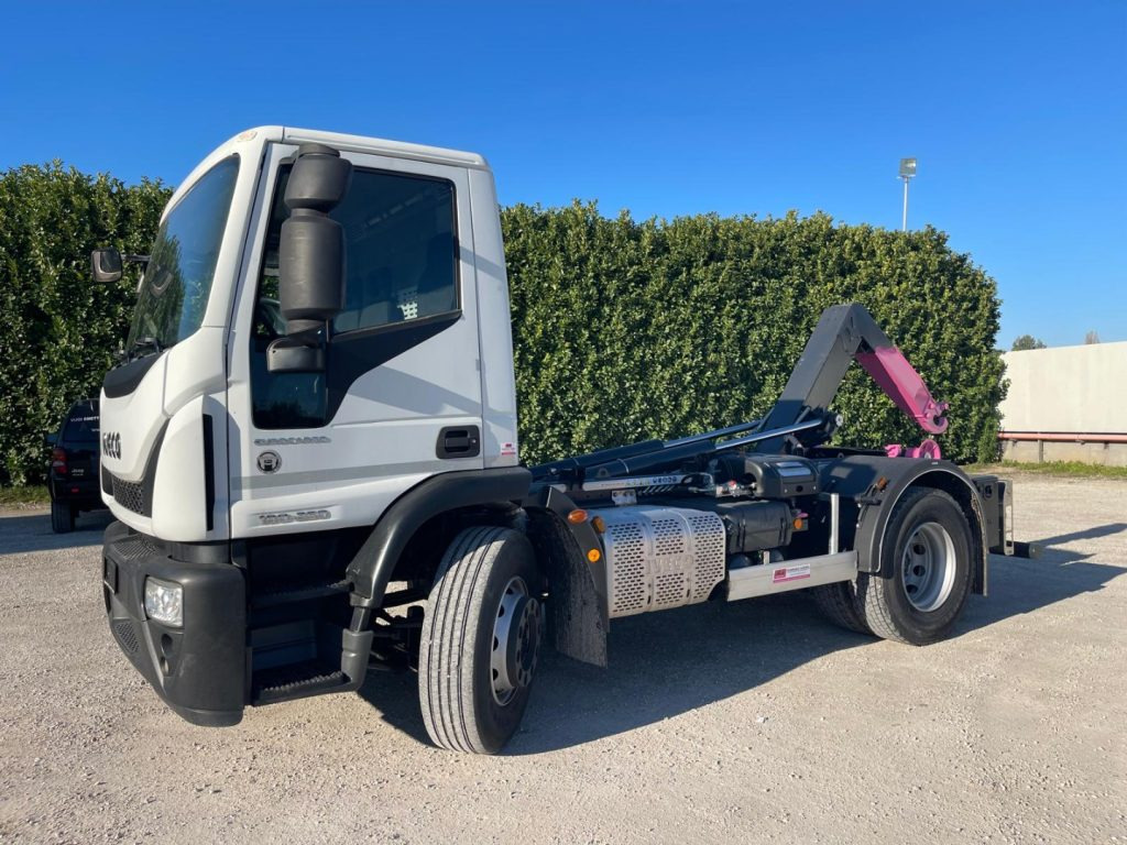 Hook lift truck IVECO EUROCARGO 180E25 CON SCARRABILE NUOVO