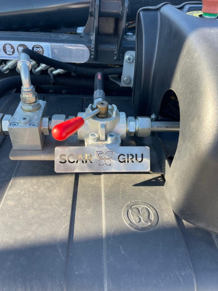 Hook lift truck IVECO EUROCARGO 180E25 CON SCARRABILE NUOVO