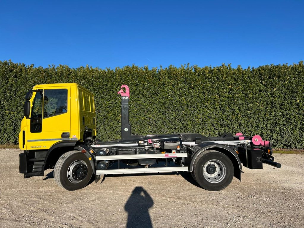 Hook lift truck IVECO EUROCARGO 180EL28 SCARRABILE