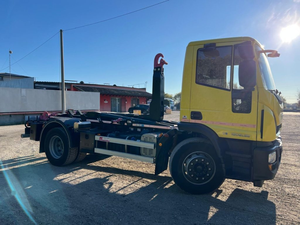 Hook lift truck IVECO EUROCARGO 180EL28 SCARRABILE