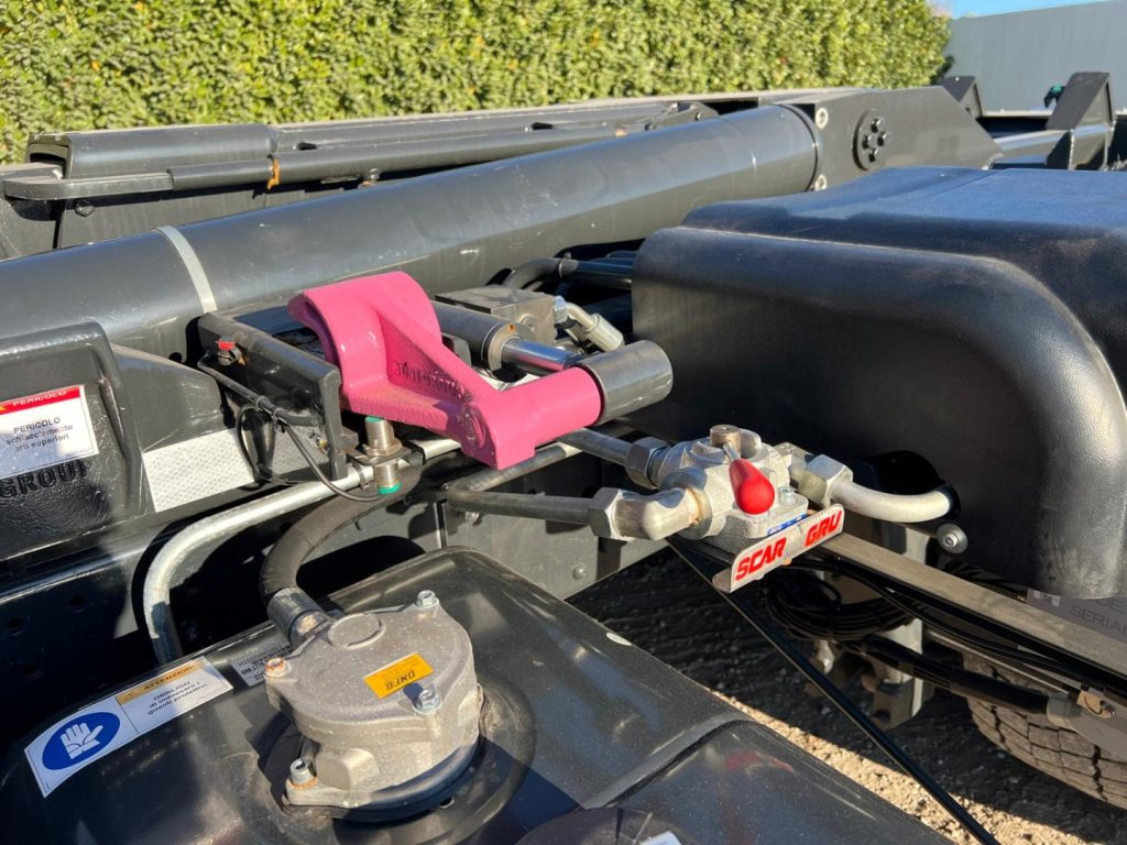 Hook lift truck IVECO EUROCARGO 180EL28 SCARRABILE