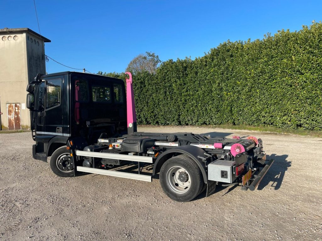 Hook lift truck IVECO EUROCARGO 75E18 CON SCARRABILE NUOVO