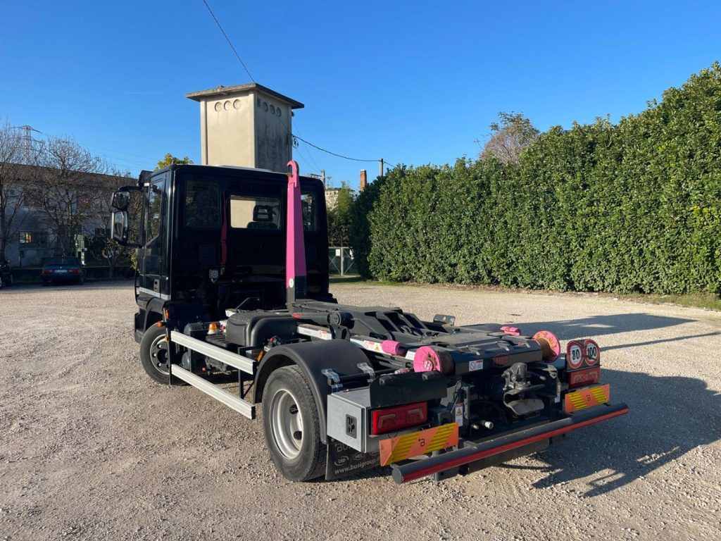 Hook lift truck IVECO EUROCARGO 75E18 CON SCARRABILE NUOVO