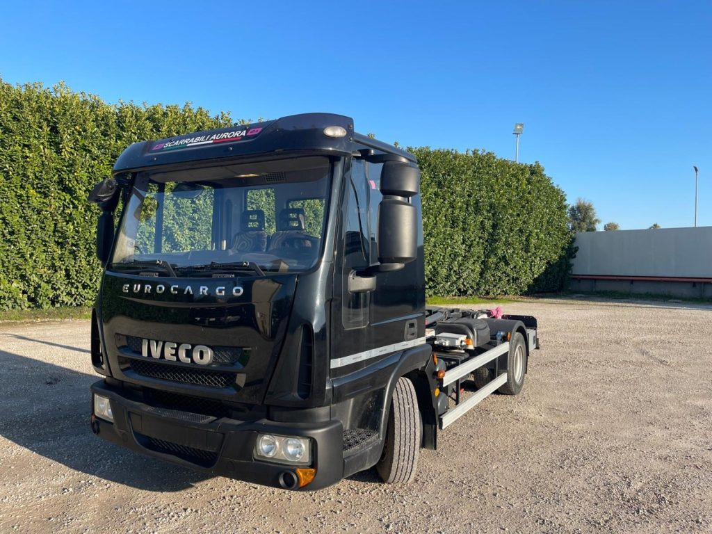 Hook lift truck IVECO EUROCARGO 75E18 CON SCARRABILE NUOVO