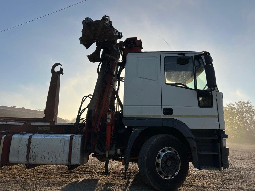 Hook lift truck IVECO EUROTECH 440E43 SCARRABILE CON GRU