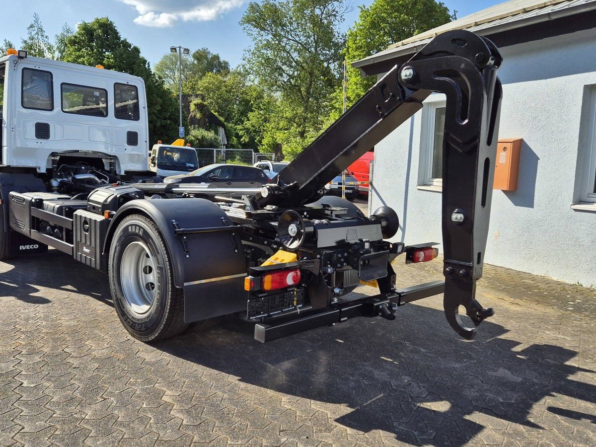 Hook lift truck IVECO Euro Cargo 180E32 4x2 Abrollkipper  NEU