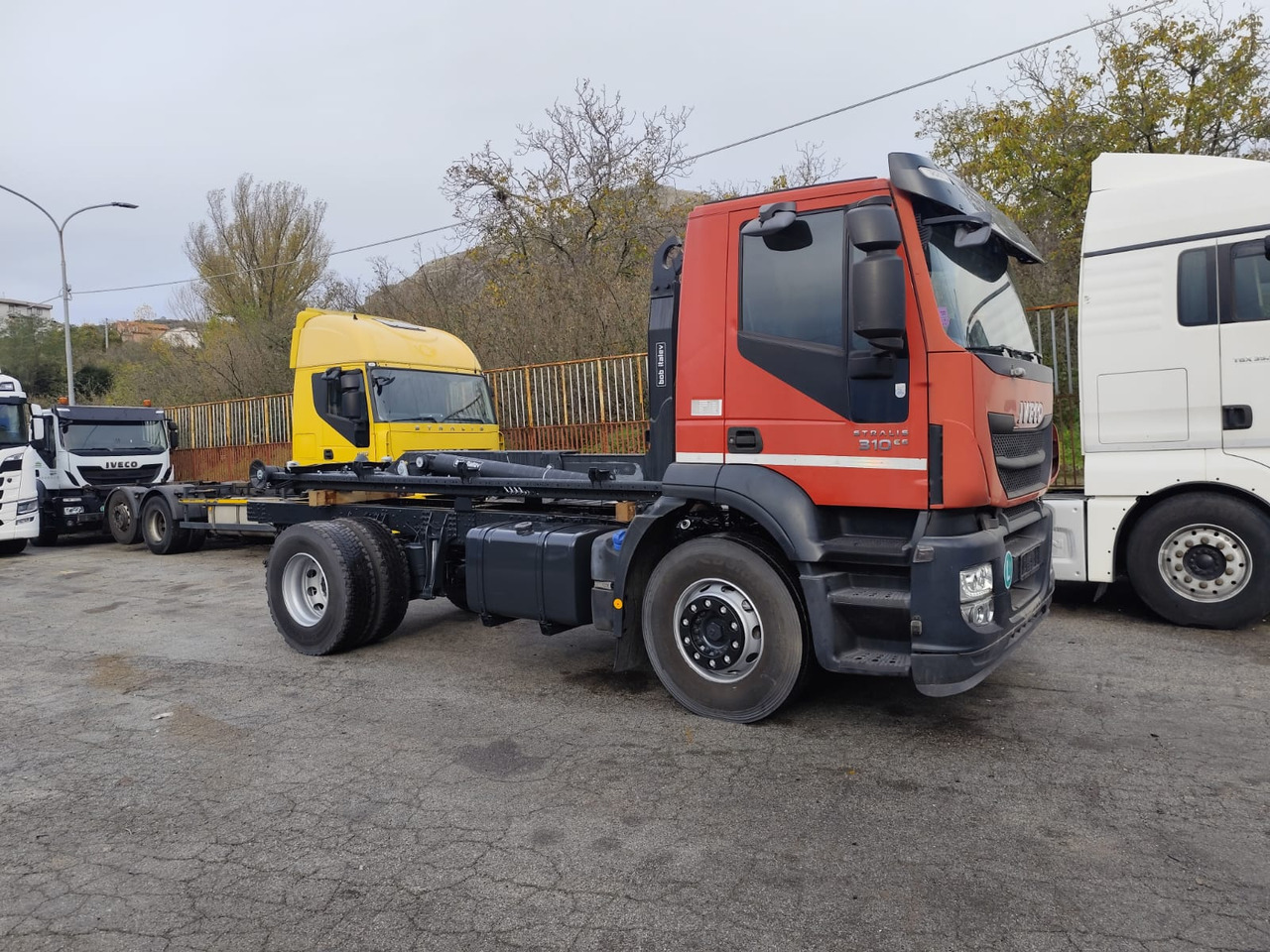 Hook lift truck IVECO STRALIS 190S31