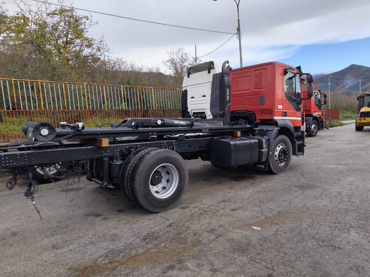 Hook lift truck IVECO STRALIS 190S31