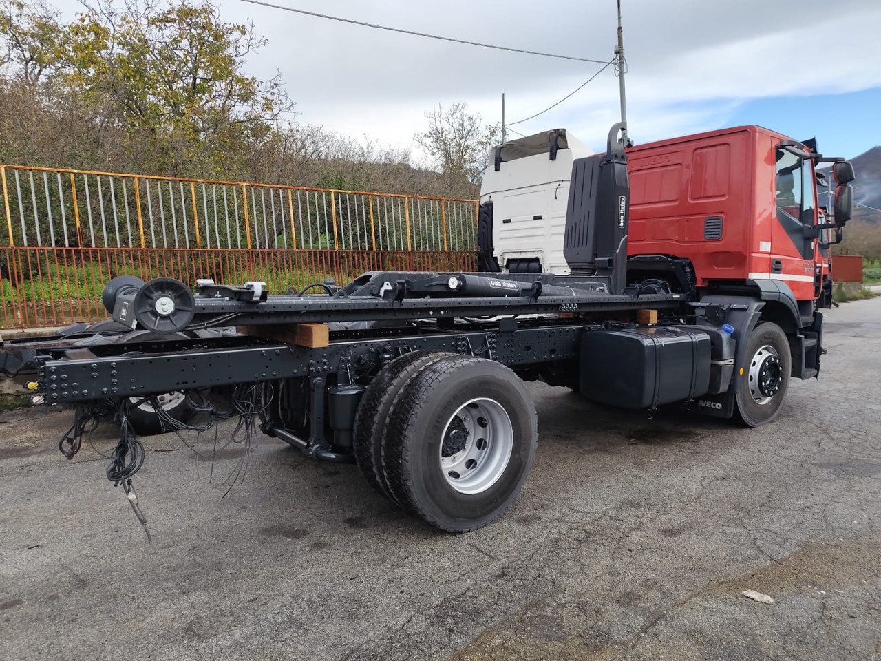 Hook lift truck IVECO STRALIS 190S31