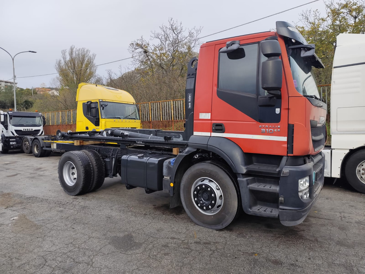 Hook lift truck IVECO STRALIS 190S31