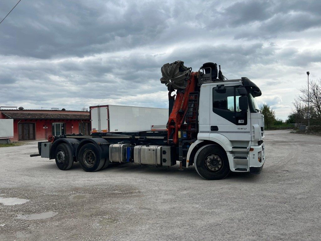 Hook lift truck IVECO STRALIS 260E45 SCARRABILE