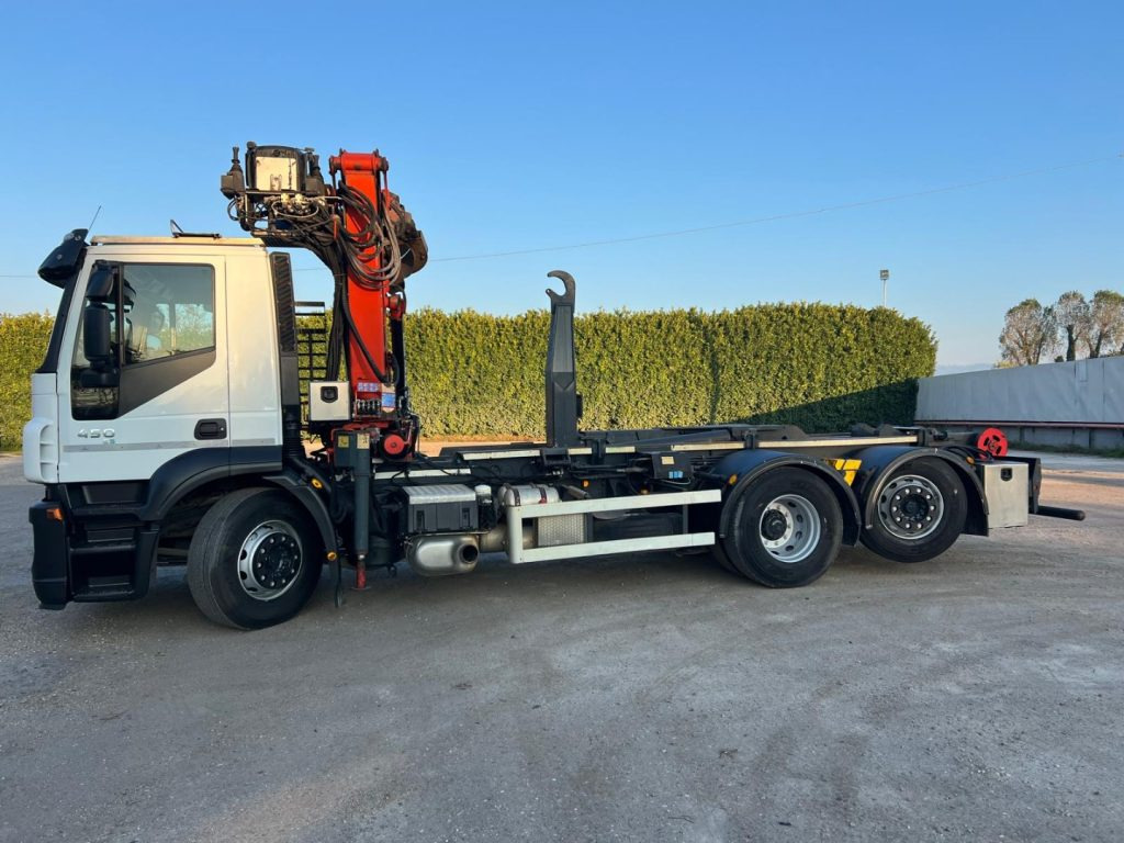 Hook lift truck IVECO STRALIS 260E45 SCARRABILE