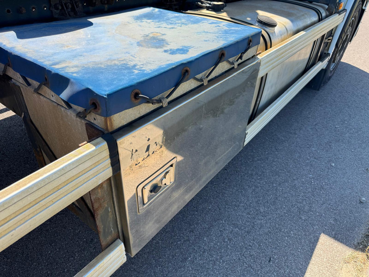 Hook lift truck IVECO STRALIS 560