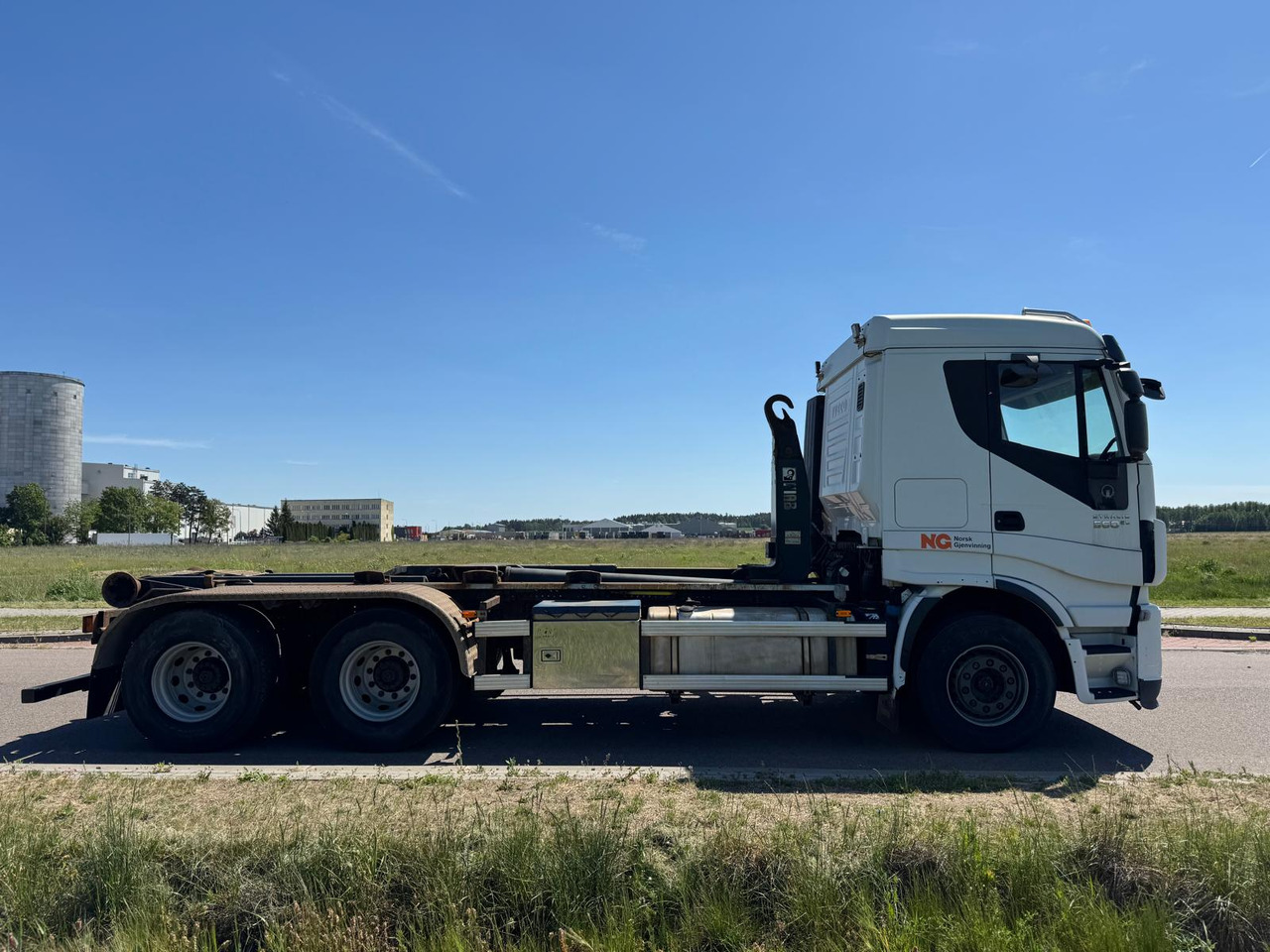 Hook lift truck IVECO STRALIS 560