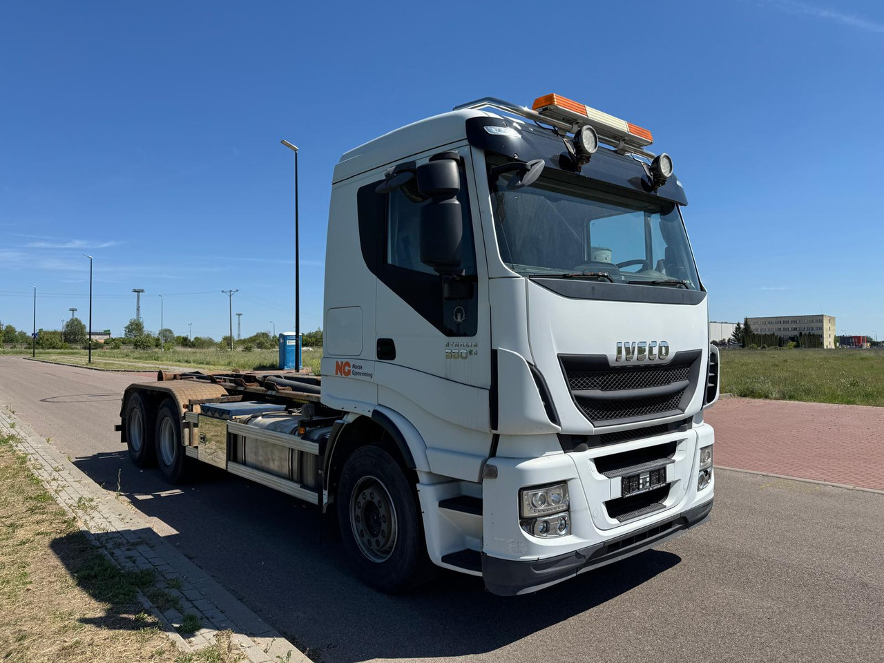 Hook lift truck IVECO STRALIS 560