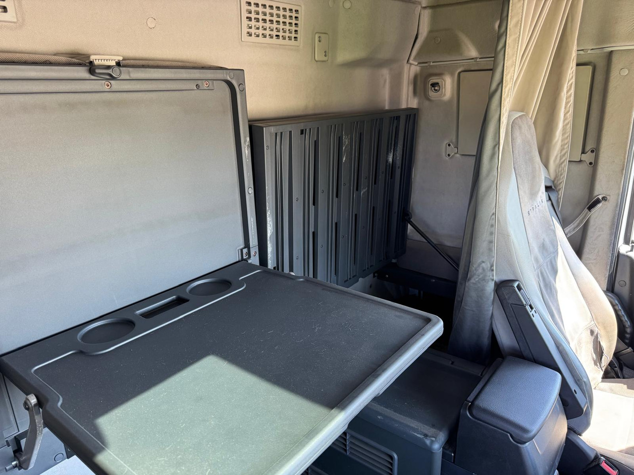 Hook lift truck IVECO STRALIS 560