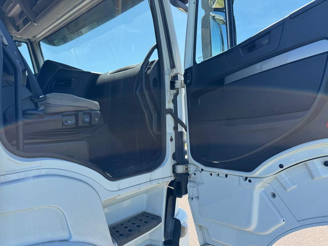 Hook lift truck IVECO STRALIS 560