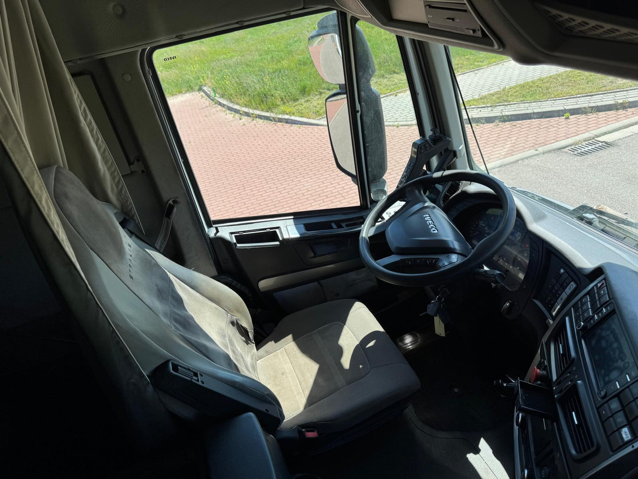 Hook lift truck IVECO STRALIS 560