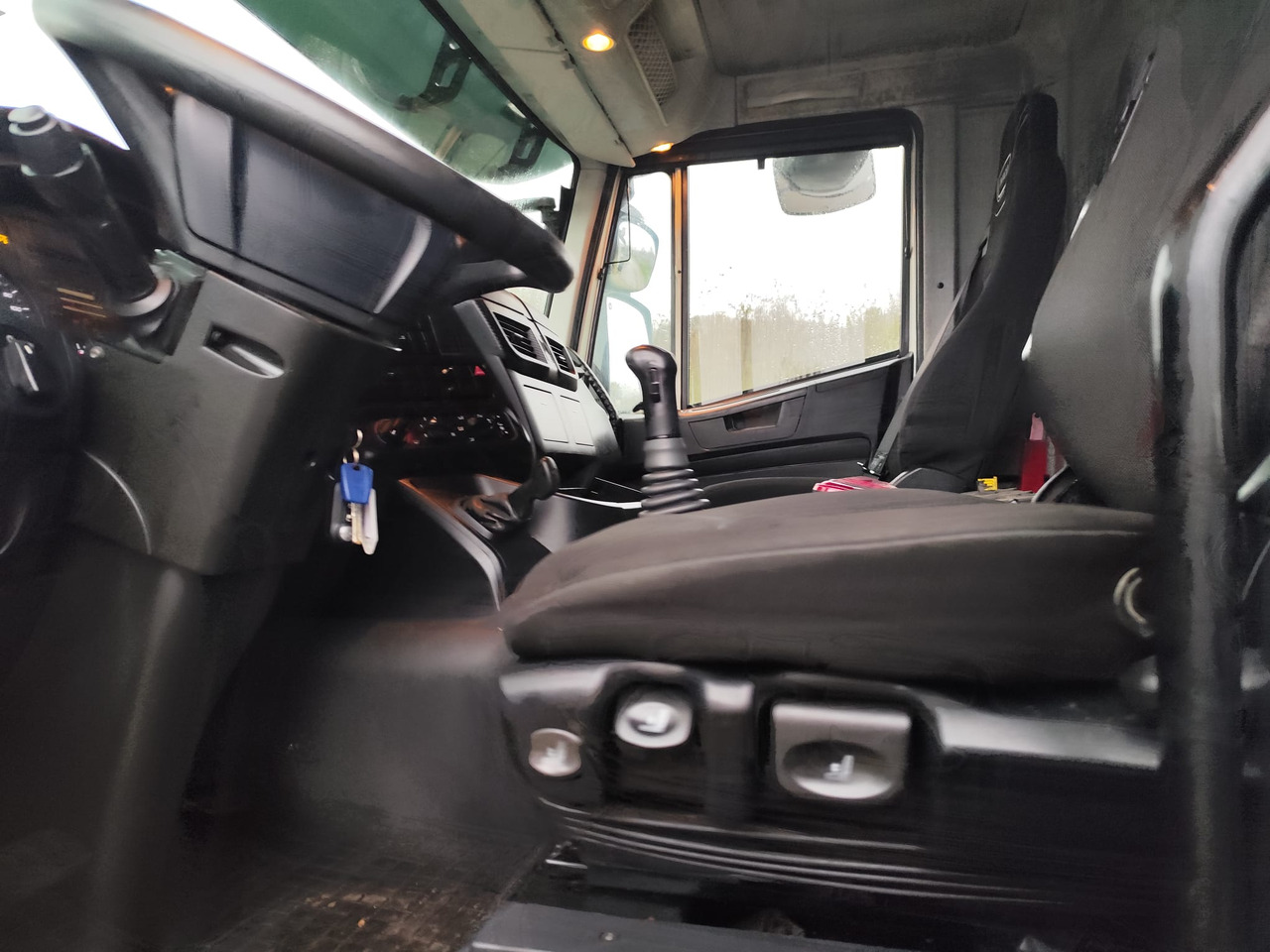 Hook lift truck IVECO STRALIS AD 260S31 XP