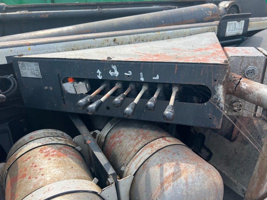 Hook lift truck IVECO STRALIS AS260S 50Y SCARRABILE