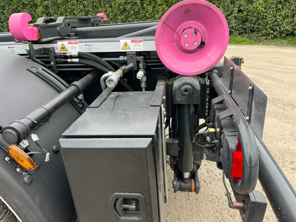 Hook lift truck IVECO STRALIS X-WAY 510 TRAKKER SCARRABILE