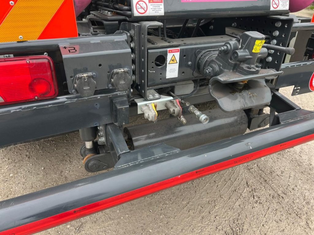 Hook lift truck IVECO STRALIS X-WAY 510 TRAKKER SCARRABILE