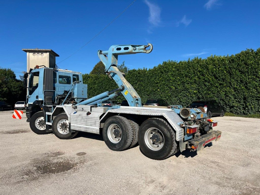 Hook lift truck IVECO TRAKKER 450 SCARRABILE
