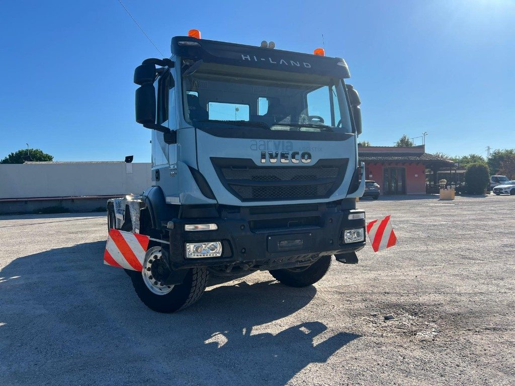 Hook lift truck IVECO TRAKKER 450 SCARRABILE