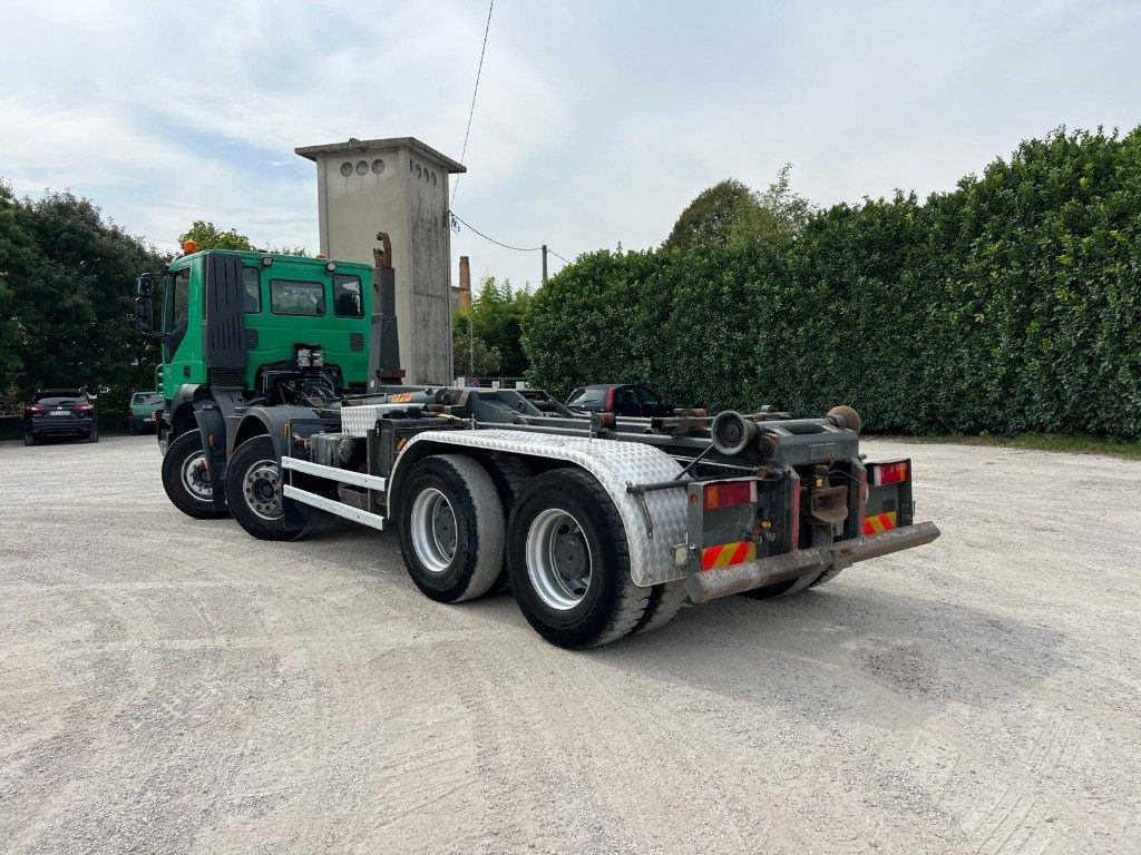 Hook lift truck IVECO TRAKKER AD340T41 SCARRABILE