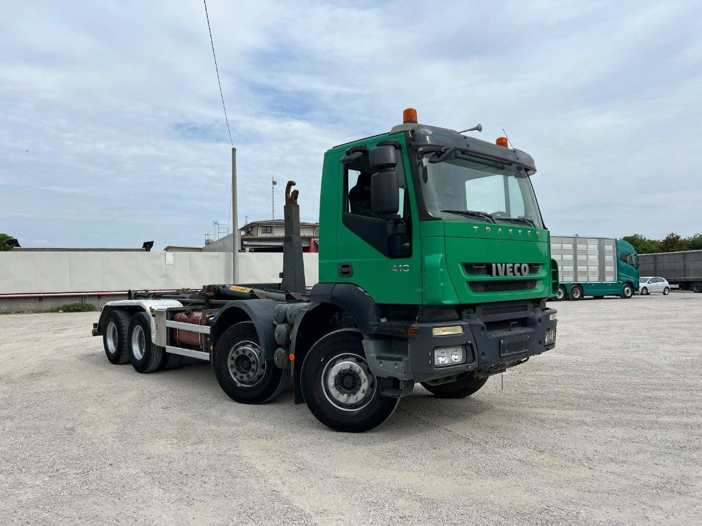 Hook lift truck IVECO TRAKKER AD340T41 USATO SCARRABILE