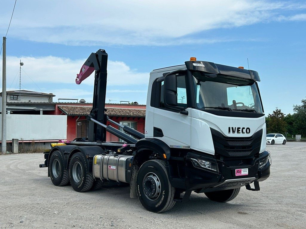 Hook lift truck IVECO TRAKKER T-WAY AD380T NUOVO SCARRABILE