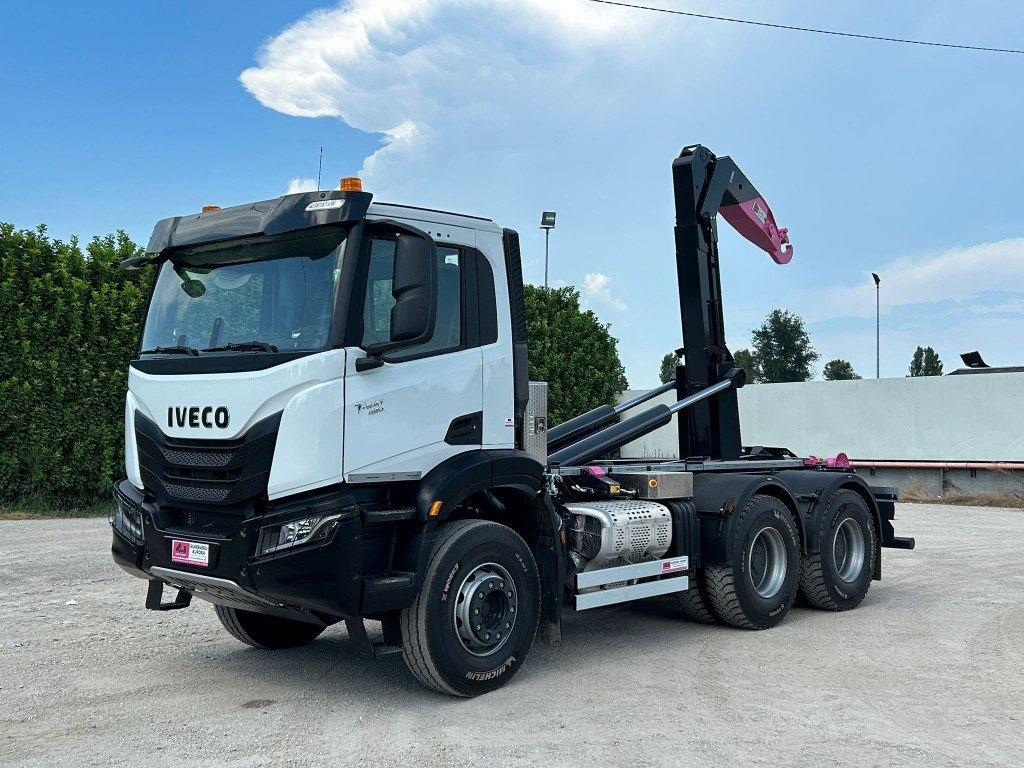 Hook lift truck IVECO TRAKKER T-WAY AD380T NUOVO SCARRABILE