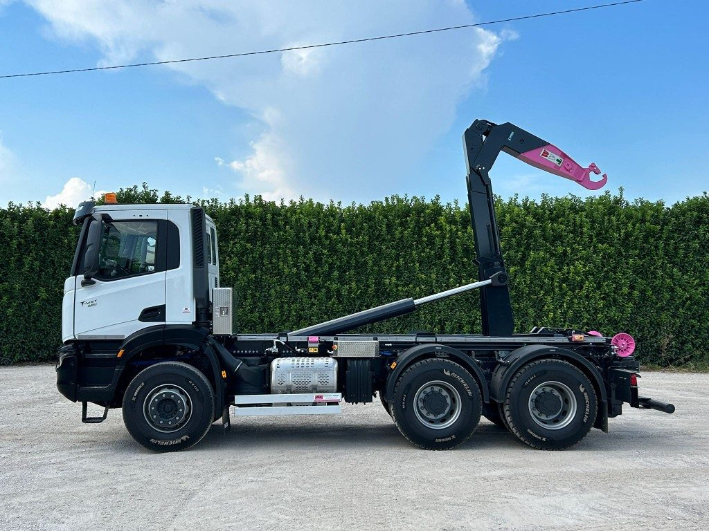 Hook lift truck IVECO TRAKKER T-WAY AD380T NUOVO SCARRABILE