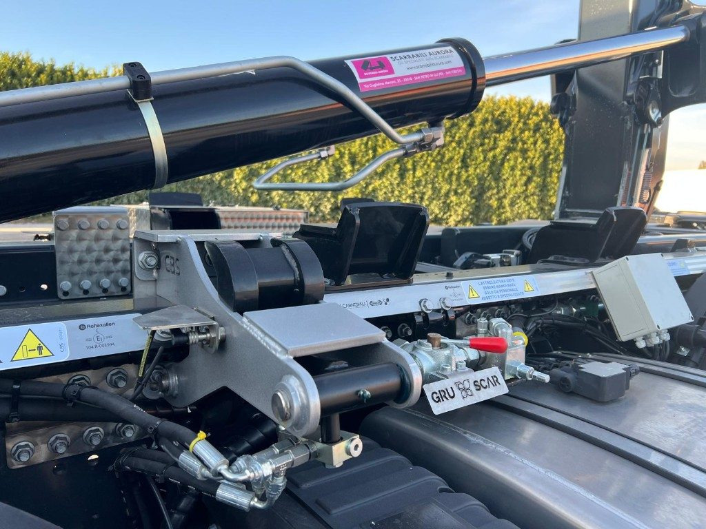 Hook lift truck IVECO TRAKKER T-WAY AD500 NUOVO SCARRABILE