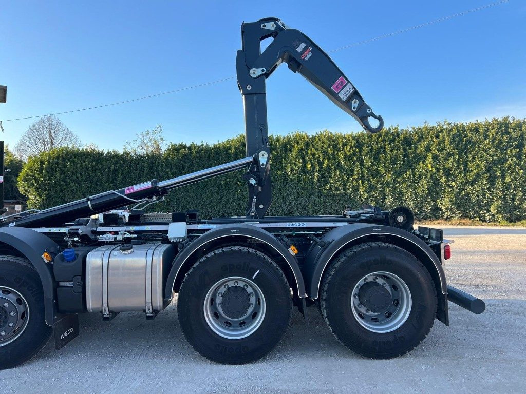 Hook lift truck IVECO TRAKKER T-WAY AD500 NUOVO SCARRABILE