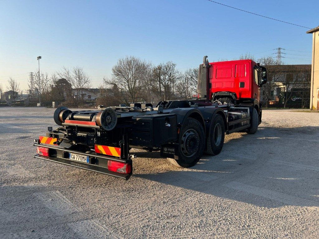 Hook lift truck IVECO X-WAY AD260 NUOVO TARGATO SCARRABILE