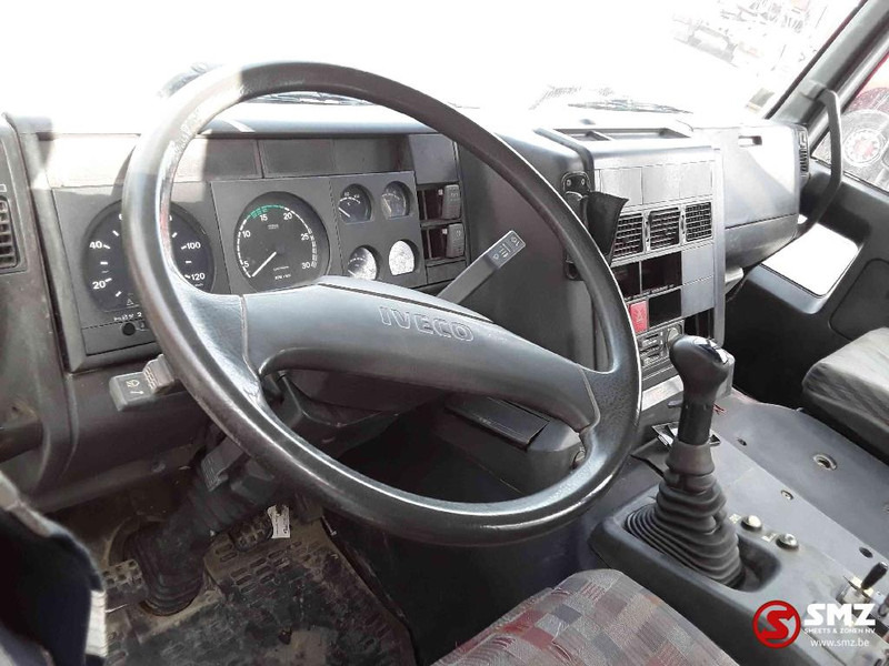 Hook lift truck Iveco Eurotrakker 190 E 30 manual pump