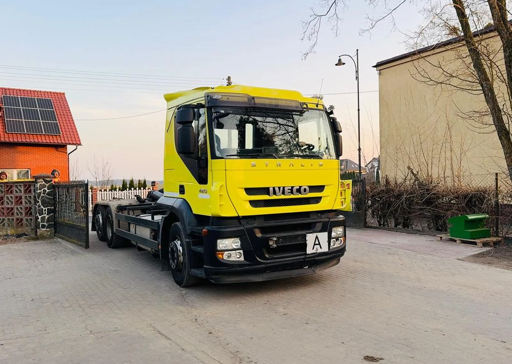 Hook lift truck Iveco STRALIS