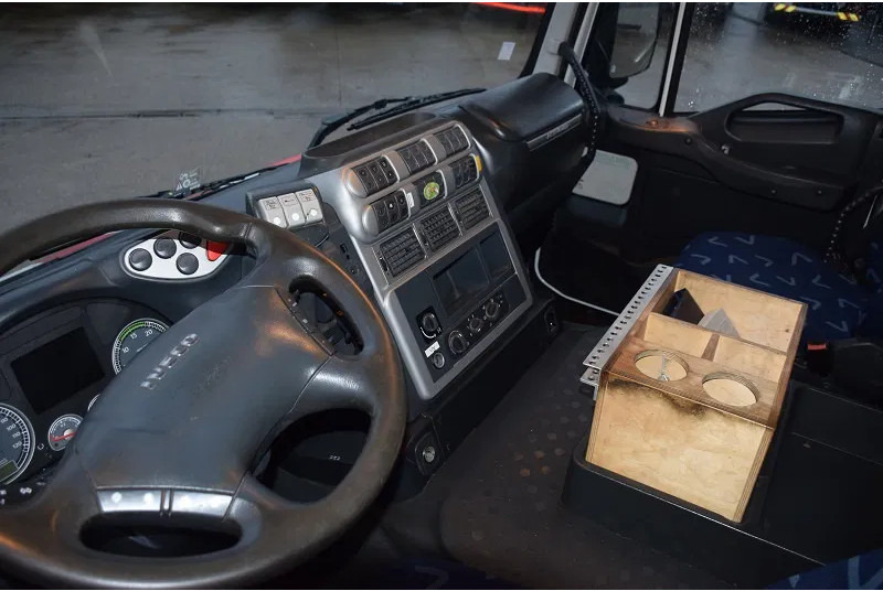 Hook lift truck Iveco Stralis 330