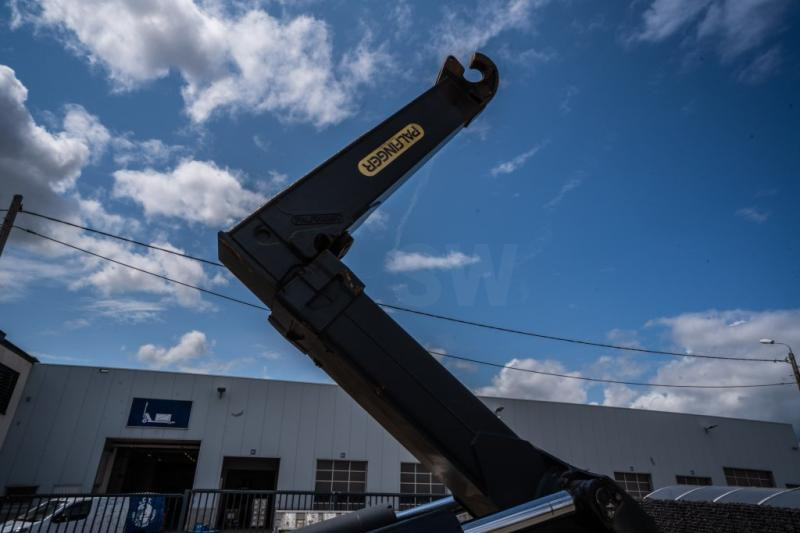 Hook lift truck Iveco TRAKKER 360-6x4-PALFINGER