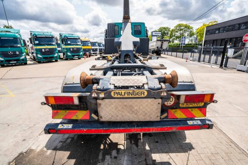 Hook lift truck Iveco TRAKKER 360-6x4-PALFINGER