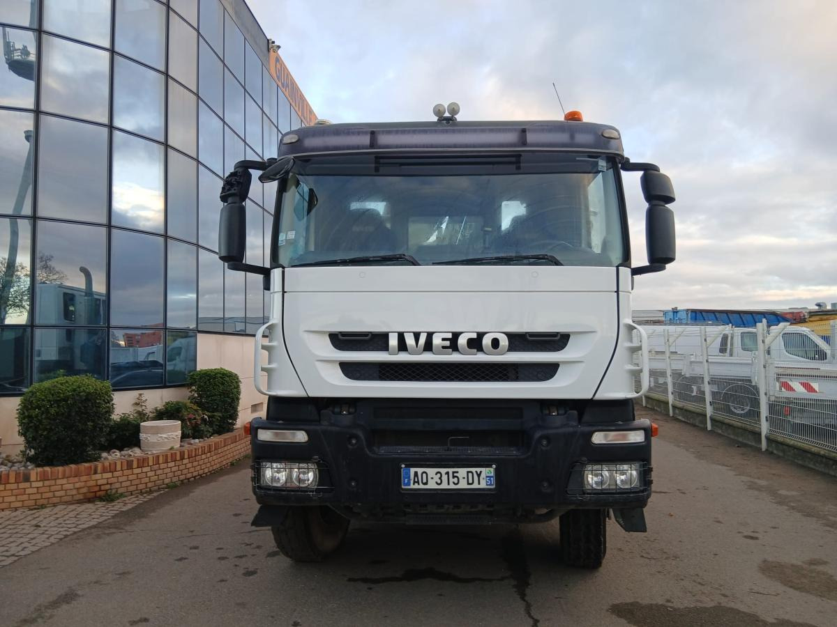 Hook lift truck Iveco Trakker
