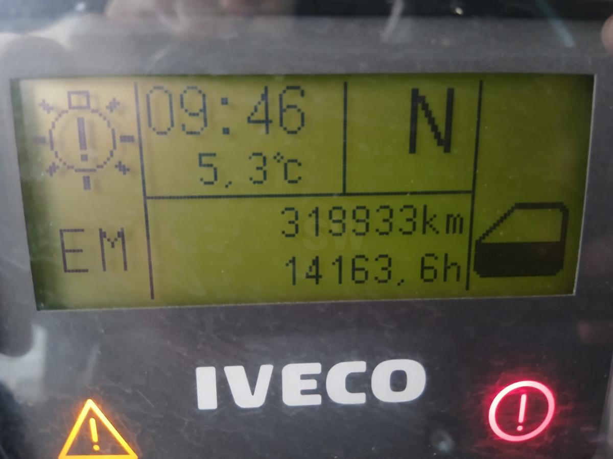 Hook lift truck Iveco Trakker