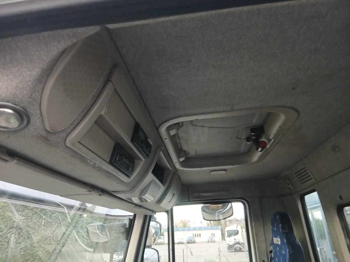 Hook lift truck Iveco Trakker