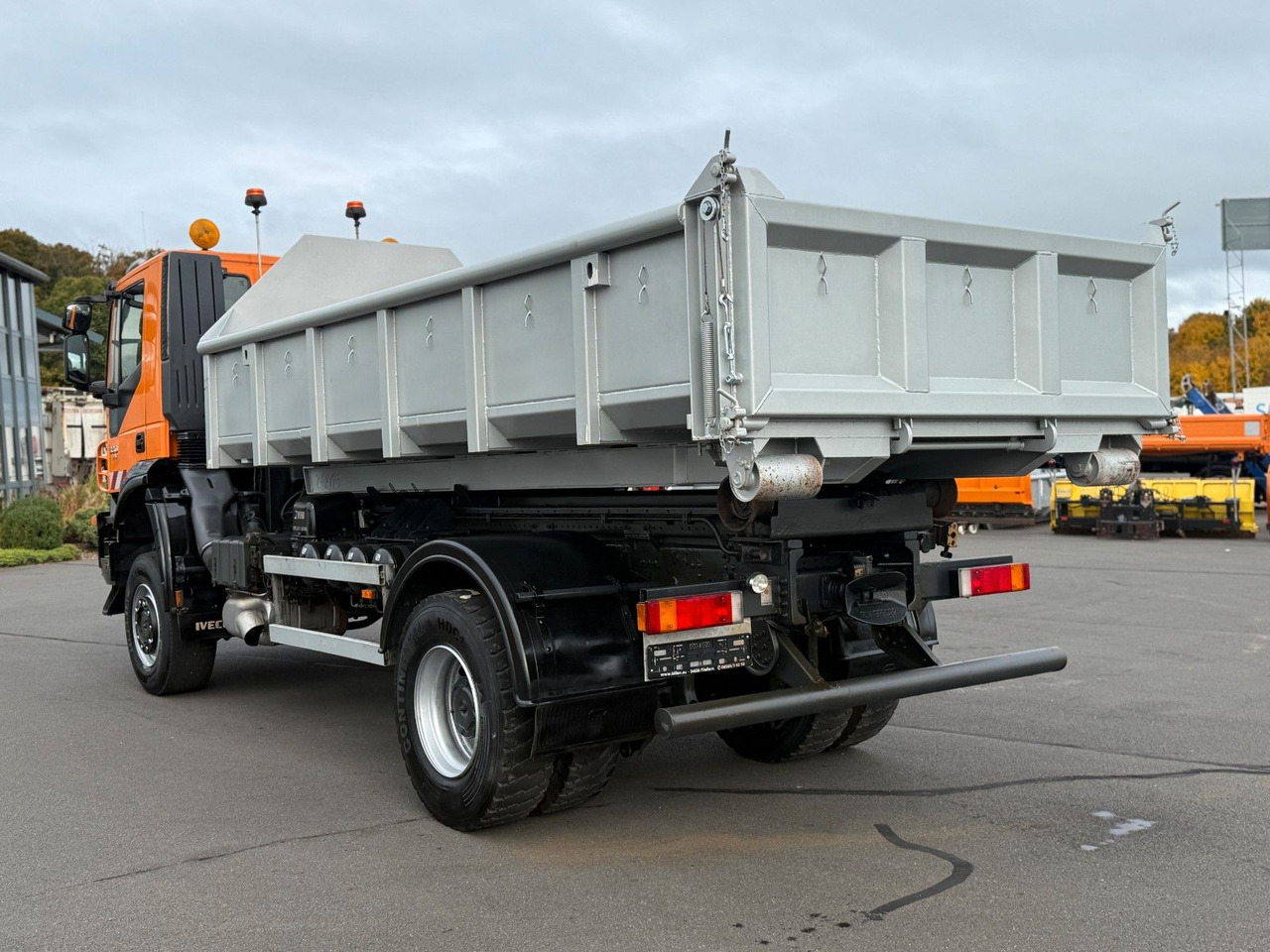 Hook lift truck Iveco Trakker 330 EEV Winterdienst Abroll