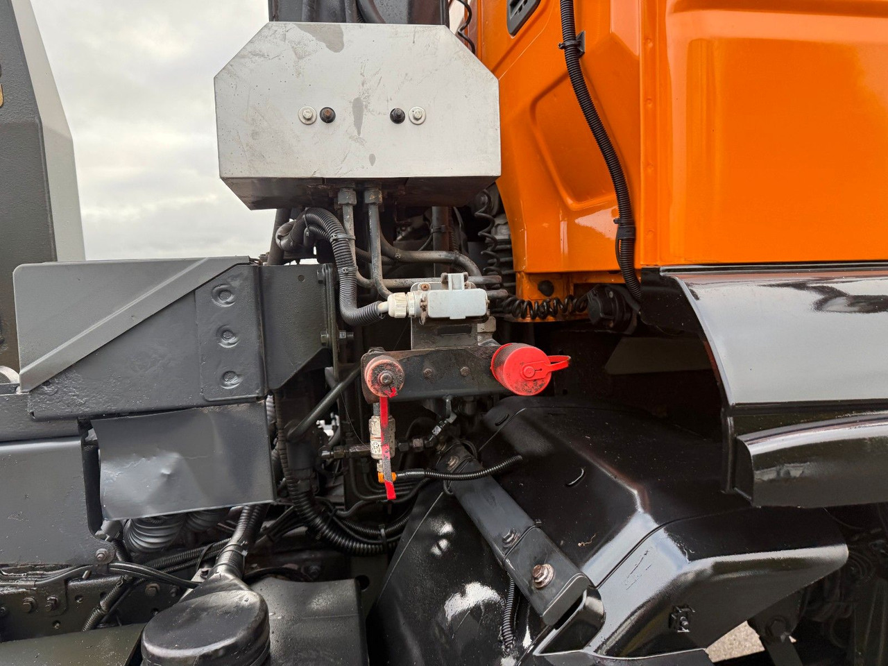 Hook lift truck Iveco Trakker 330 EEV Winterdienst Abroll