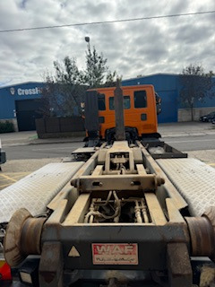 Hook lift truck Iveco Trakker 450